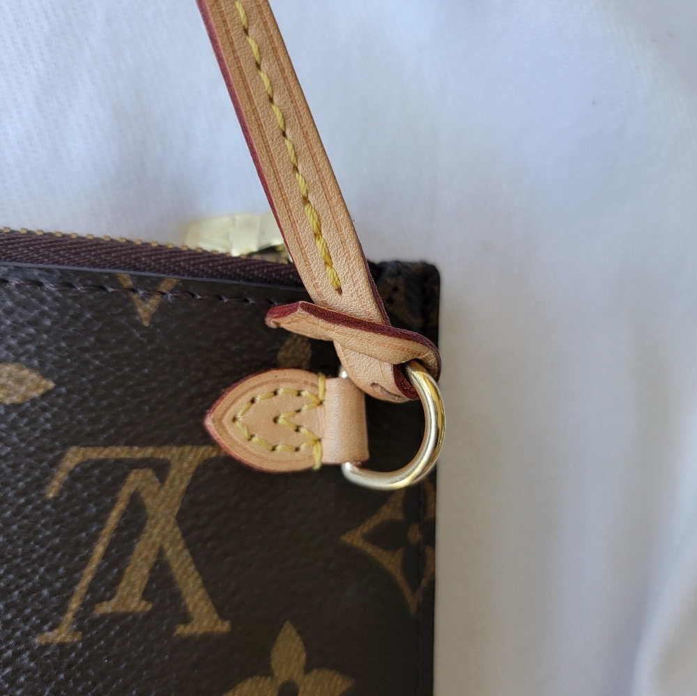 Louis Vuitton Neverfull MM Monogram Wristlet Pouch - Picture 3 of 13
